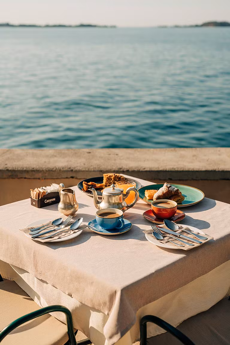colazione vista lago